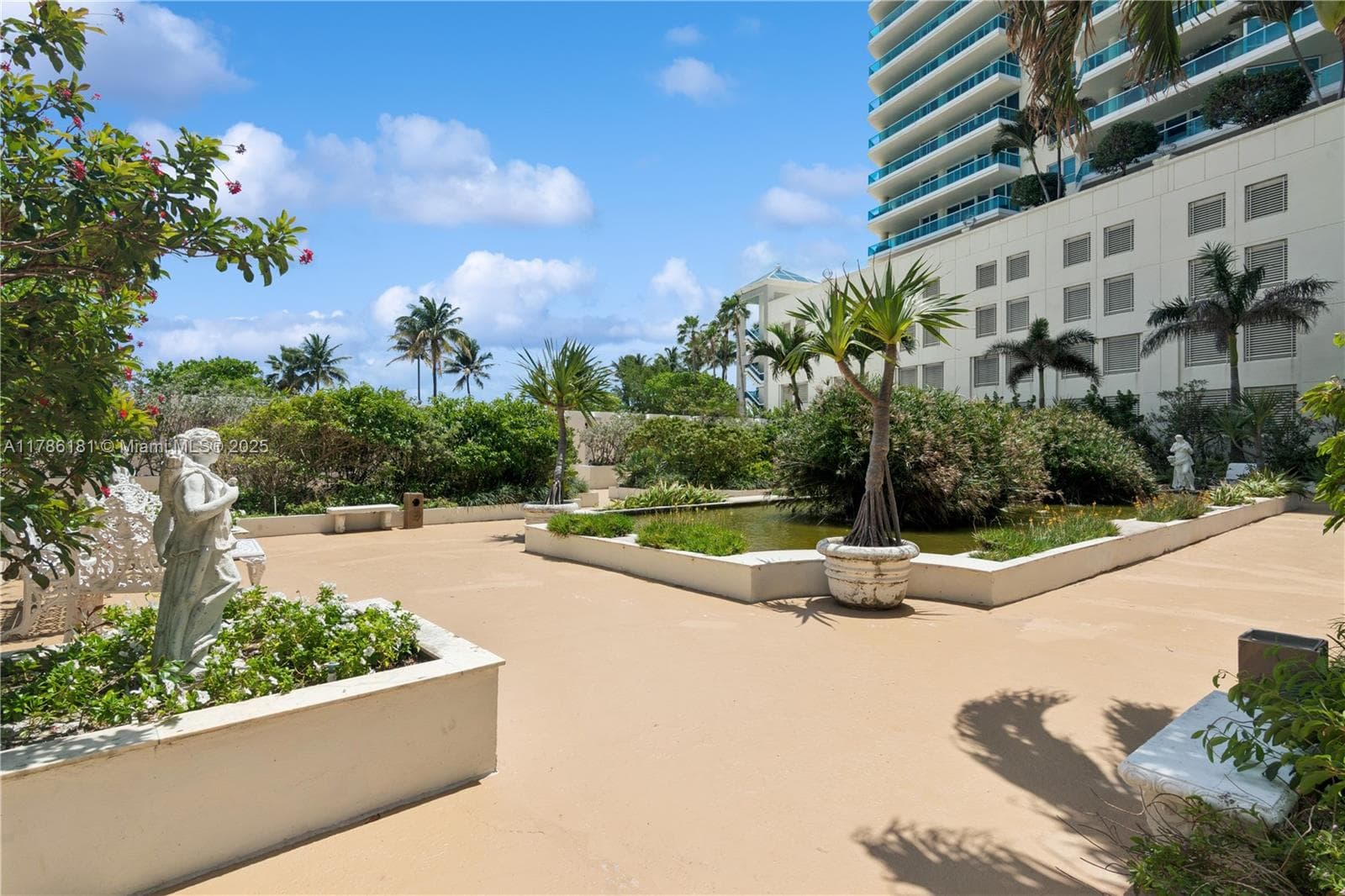A11786181 — Miami Beach — 12