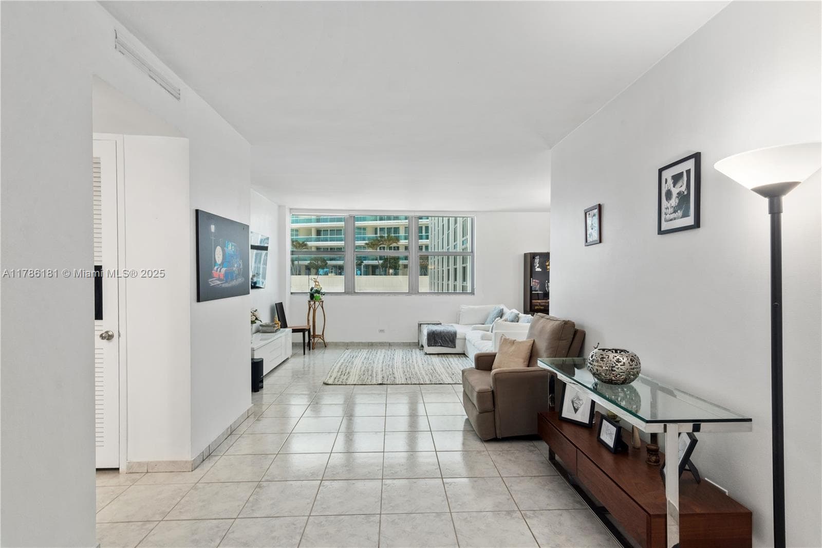 A11786181 — Miami Beach