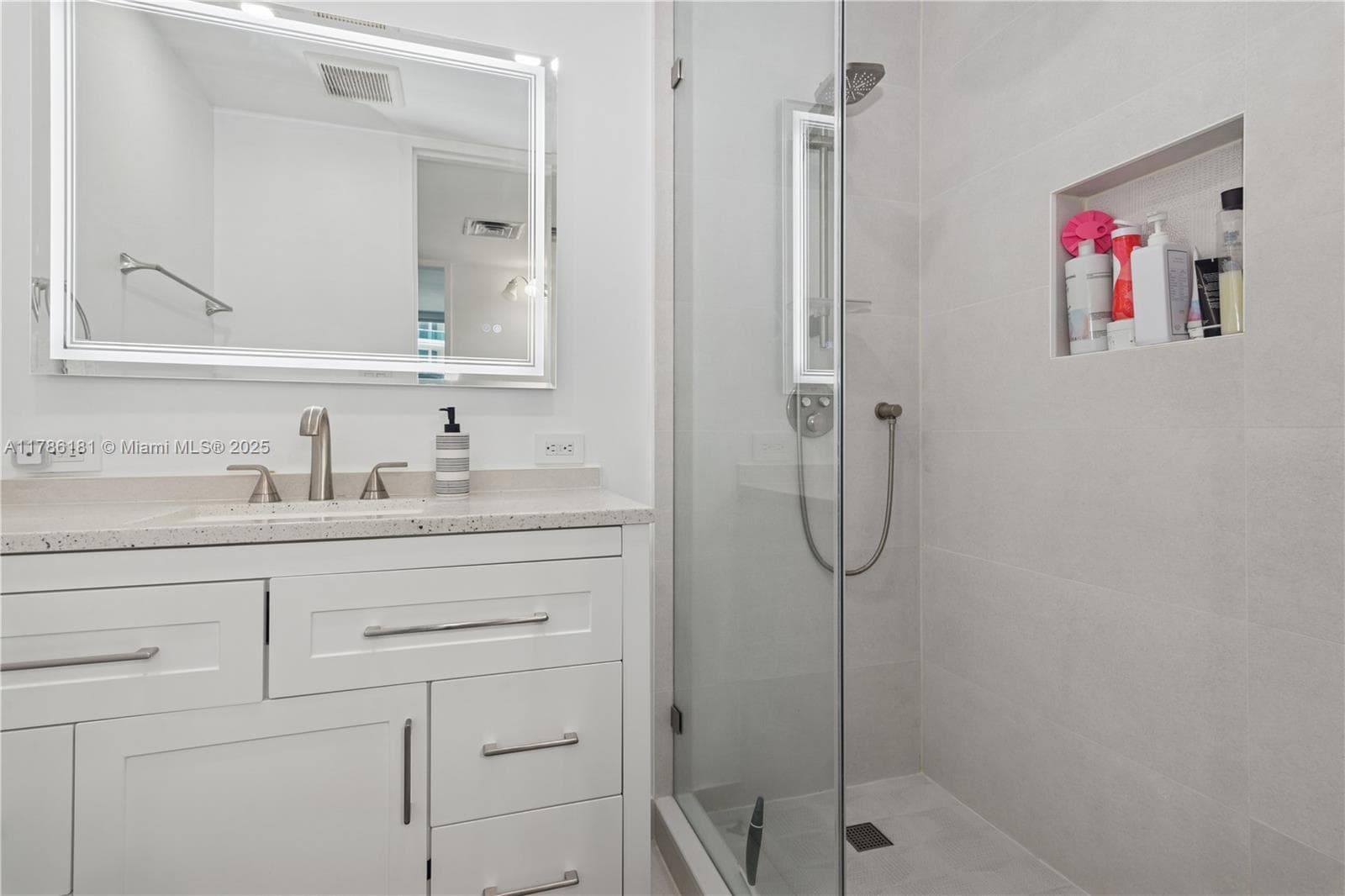 A11786181 — Miami Beach — 10