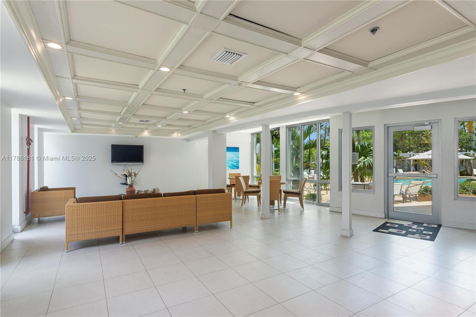 A11786181 — Miami Beach — 18