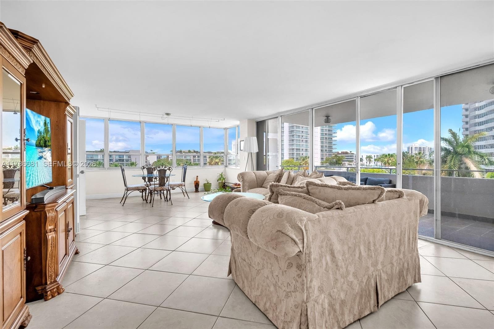 A11786681 — Miami Beach