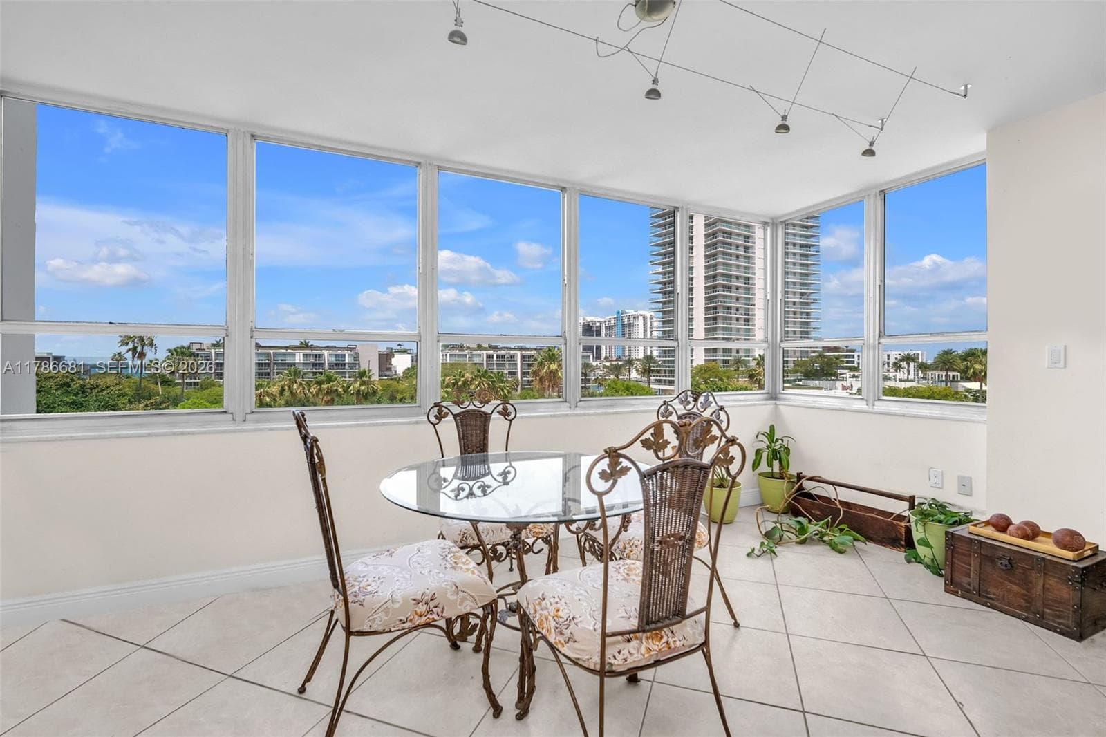 A11786681 — Miami Beach — 5