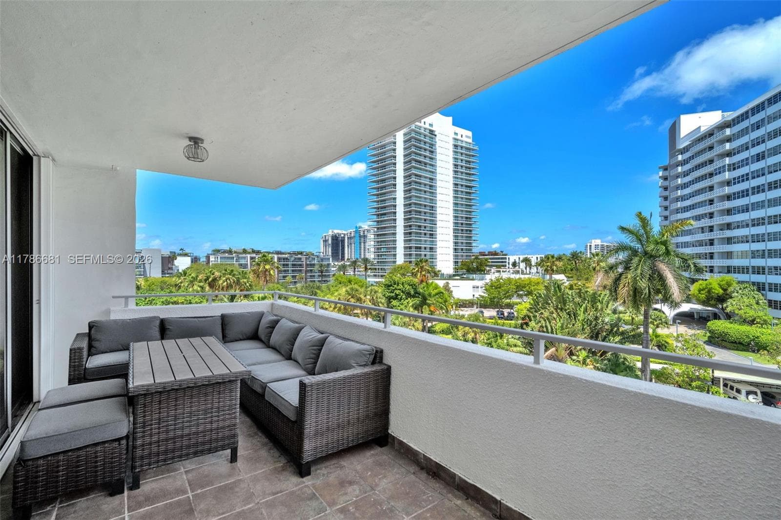 A11786681 — Miami Beach — 15
