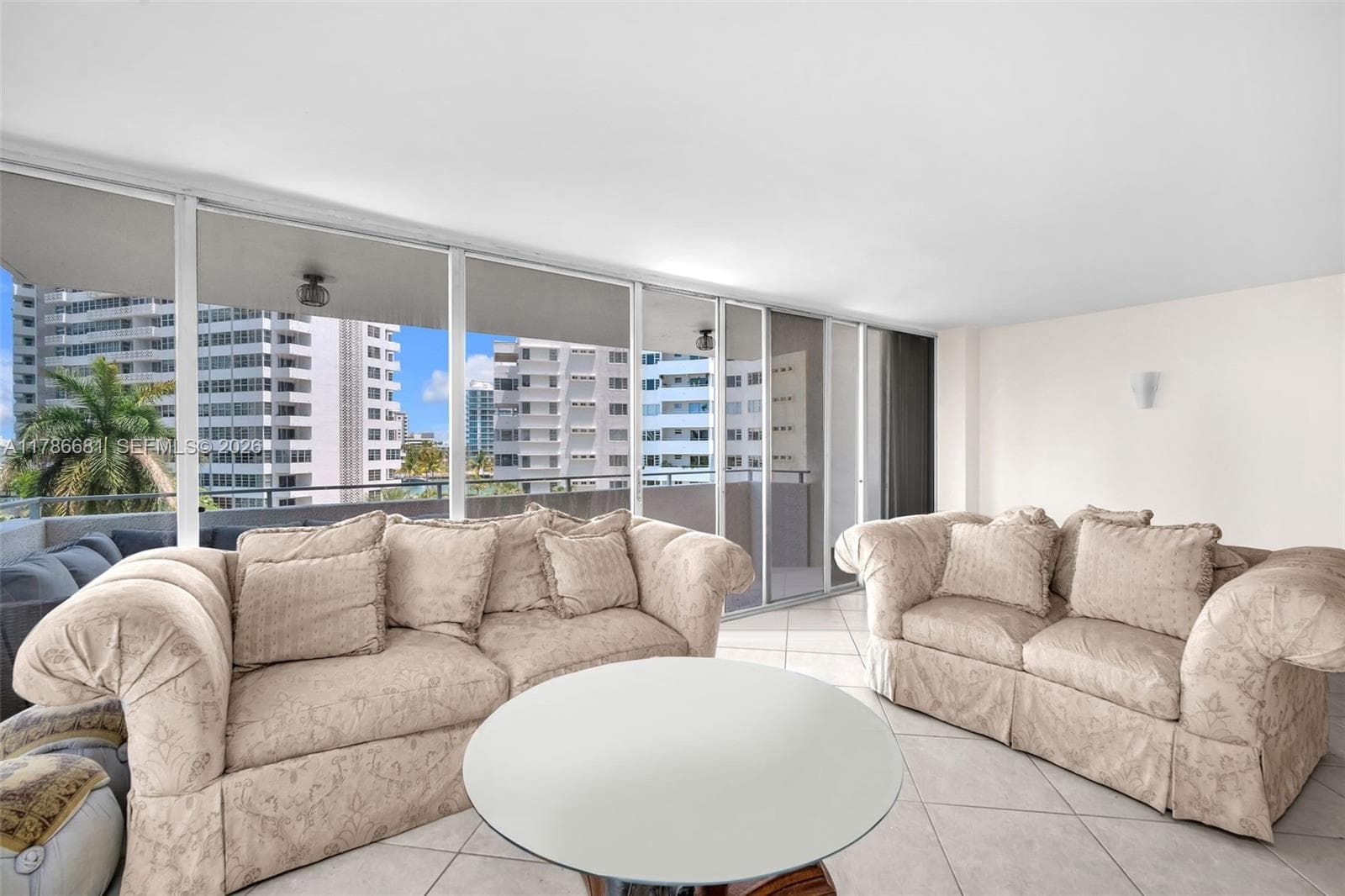 A11786681 — Miami Beach — 4