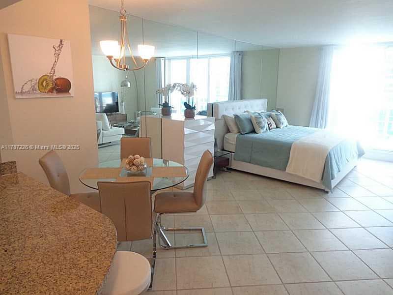 A11787226 — Miami Beach — 13