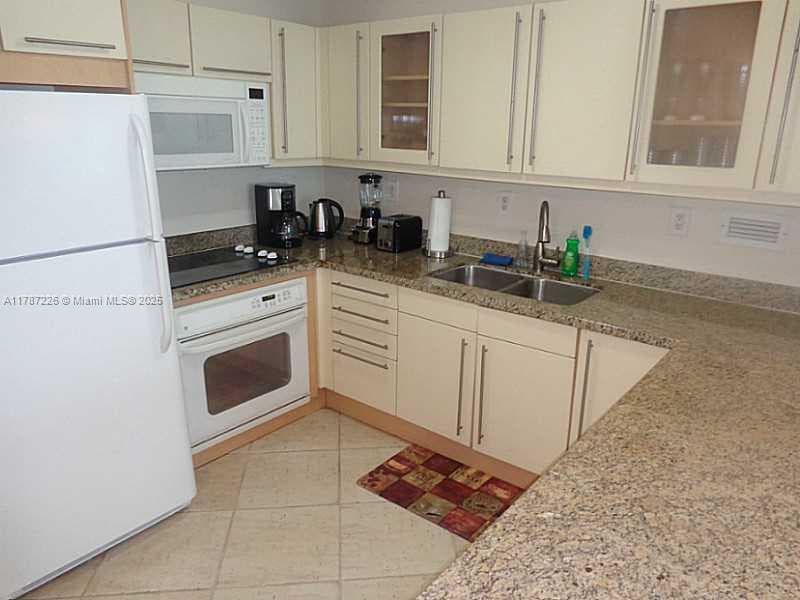 A11787226 — Miami Beach — 17