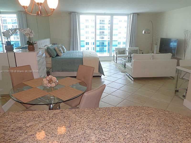 A11787226 — Miami Beach — 12