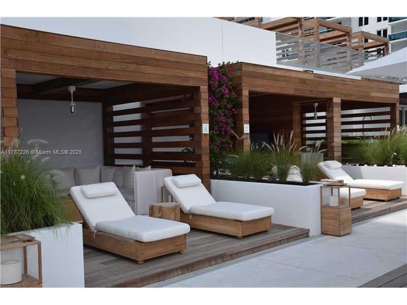 A11787226 — Miami Beach — 32