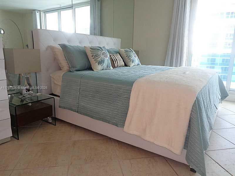 A11787226 — Miami Beach — 20