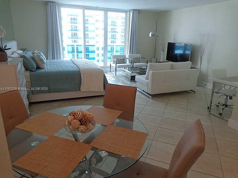 A11787226 — Miami Beach — 9