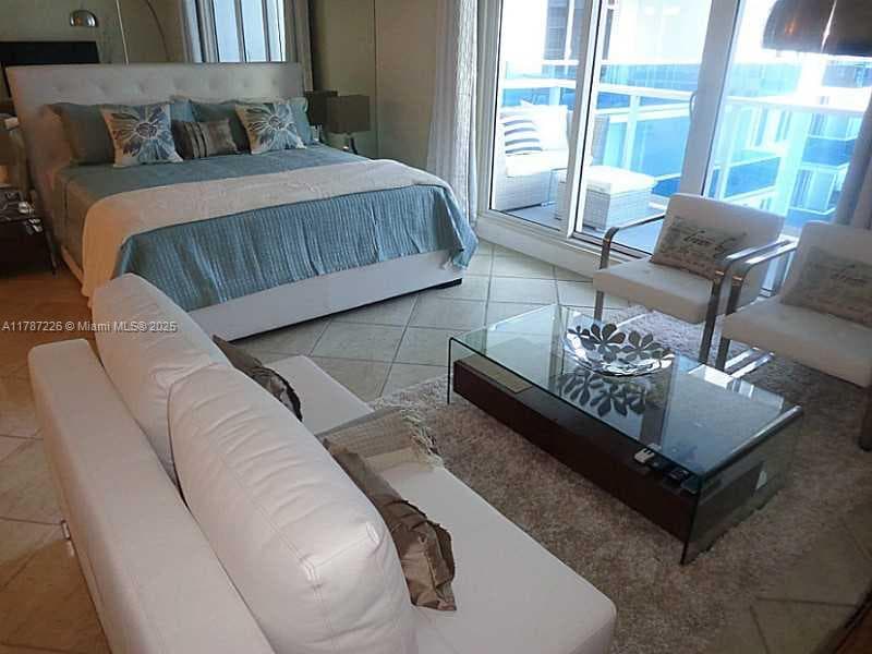 A11787226 — Miami Beach — 10