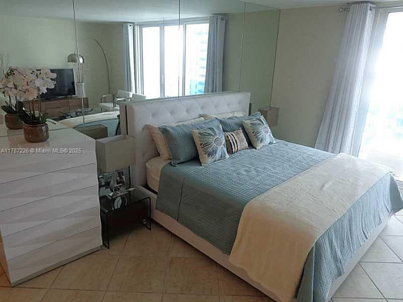 A11787226 — Miami Beach — 15