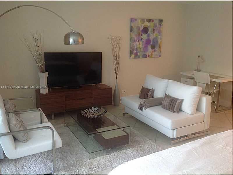 A11787226 — Miami Beach — 11