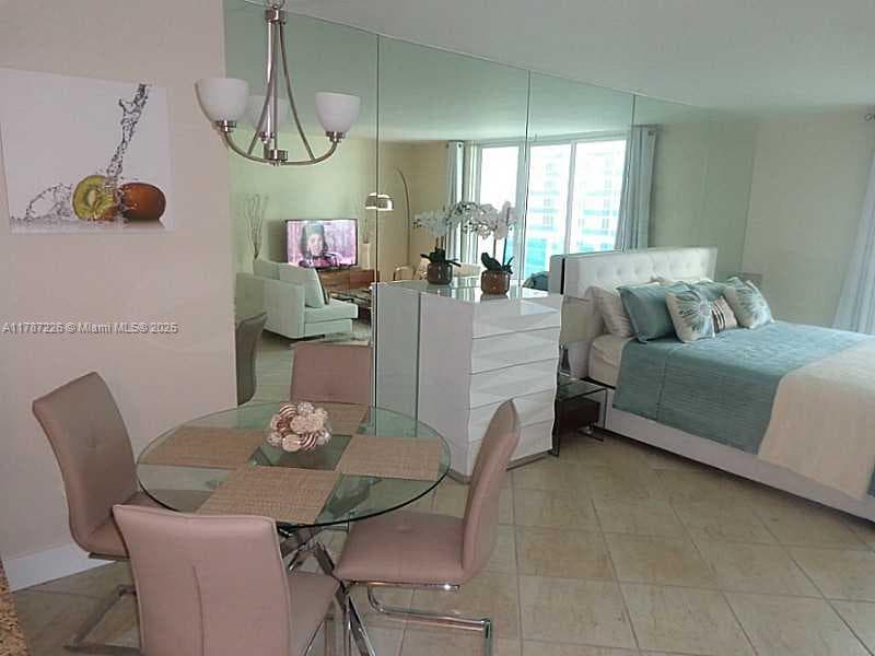 A11787226 — Miami Beach — 19