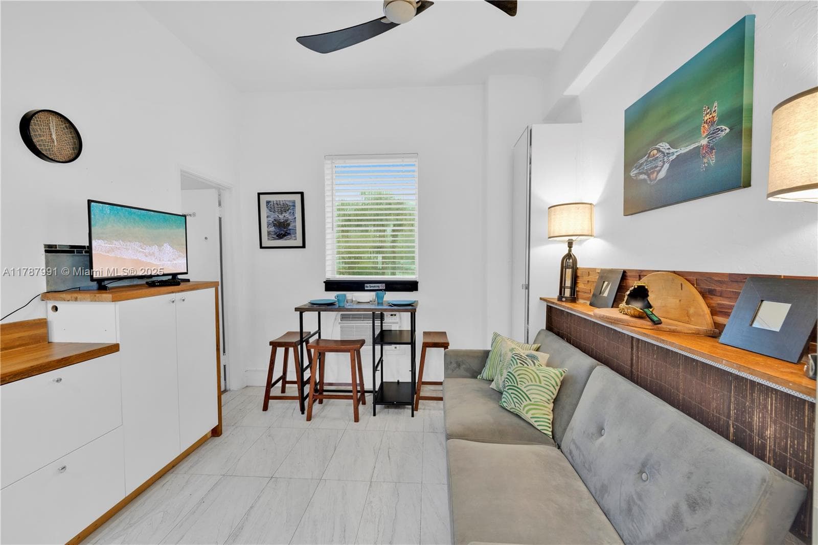 A11787991 — Miami Beach