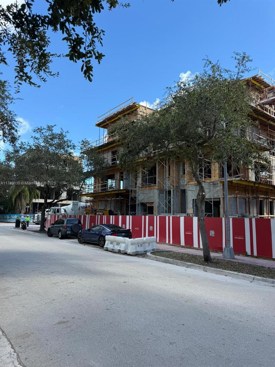 A11789038 — Miami Beach — 6