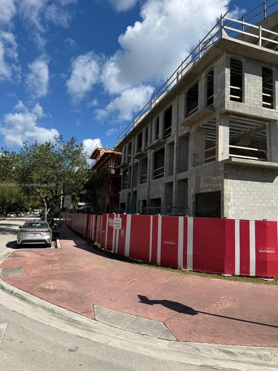 A11789038 — Miami Beach — 5