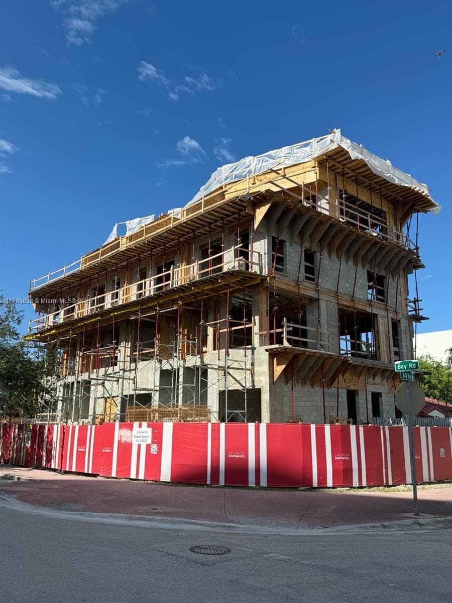 A11789038 — Miami Beach — 15