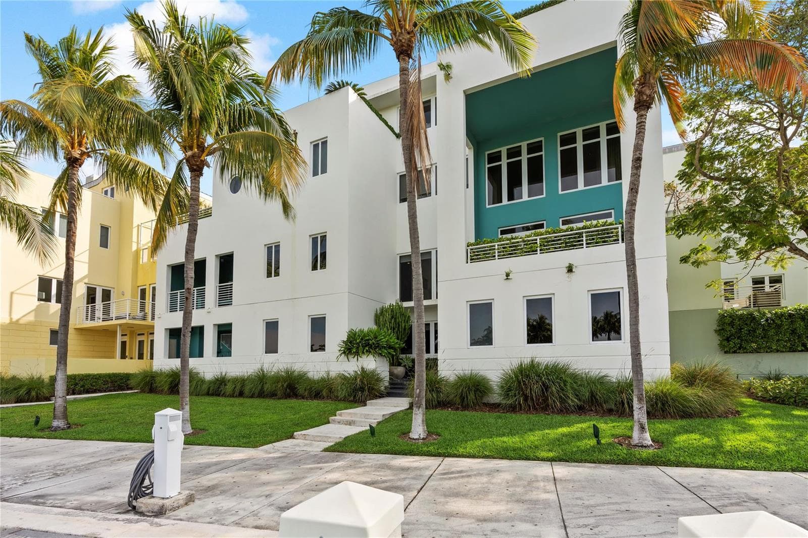 F10499919 — Miami Beach — 72