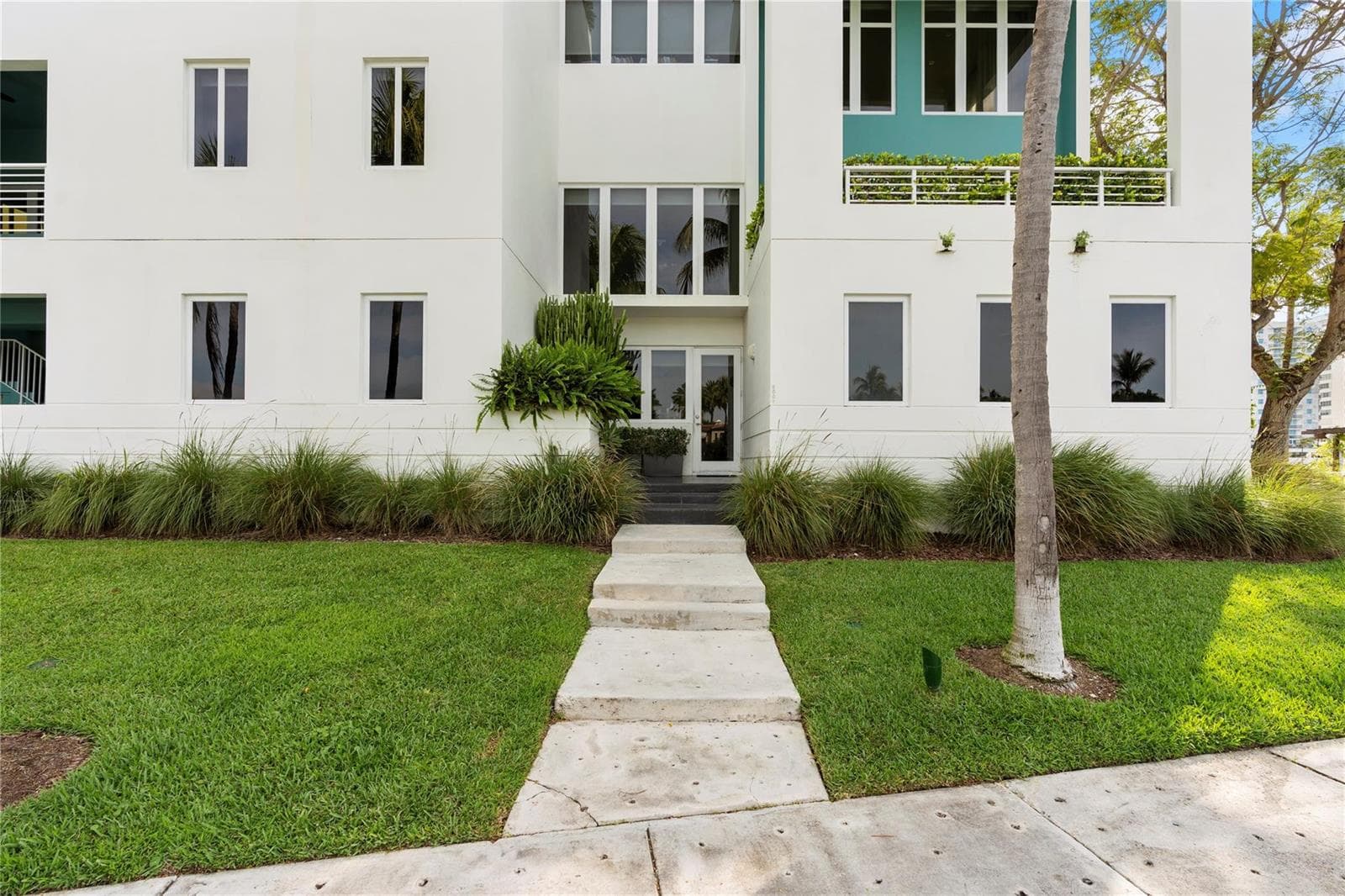 F10499919 — Miami Beach — 76