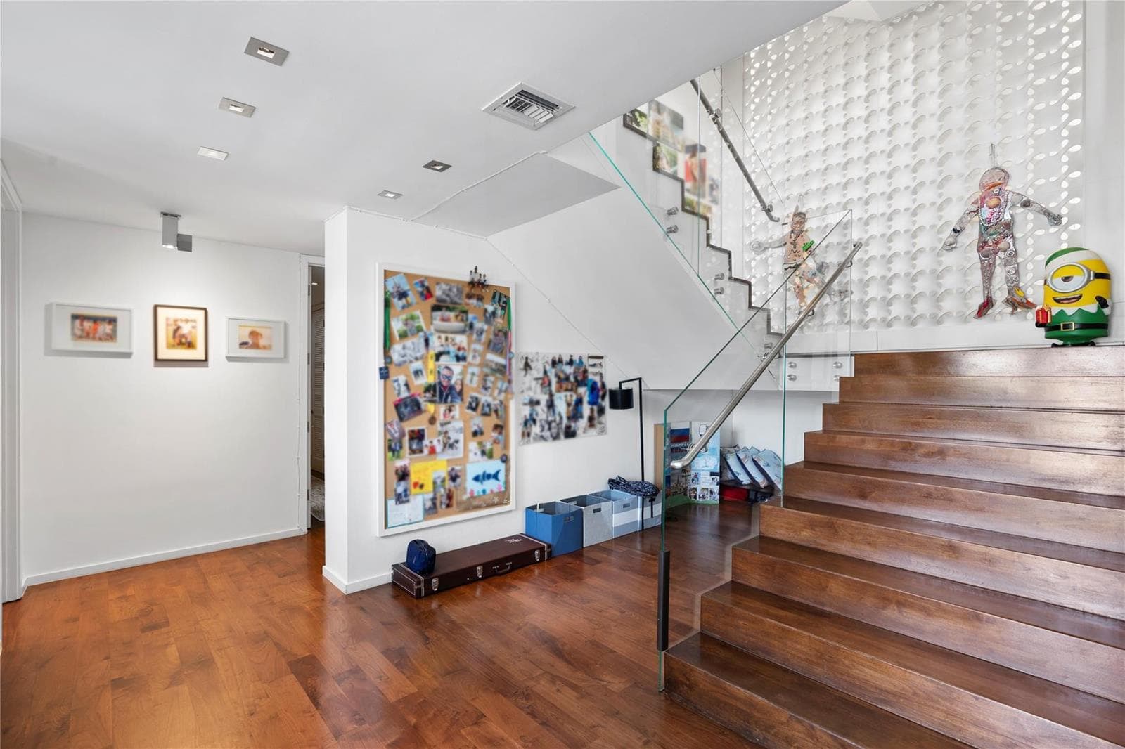F10499919 — Miami Beach — 43