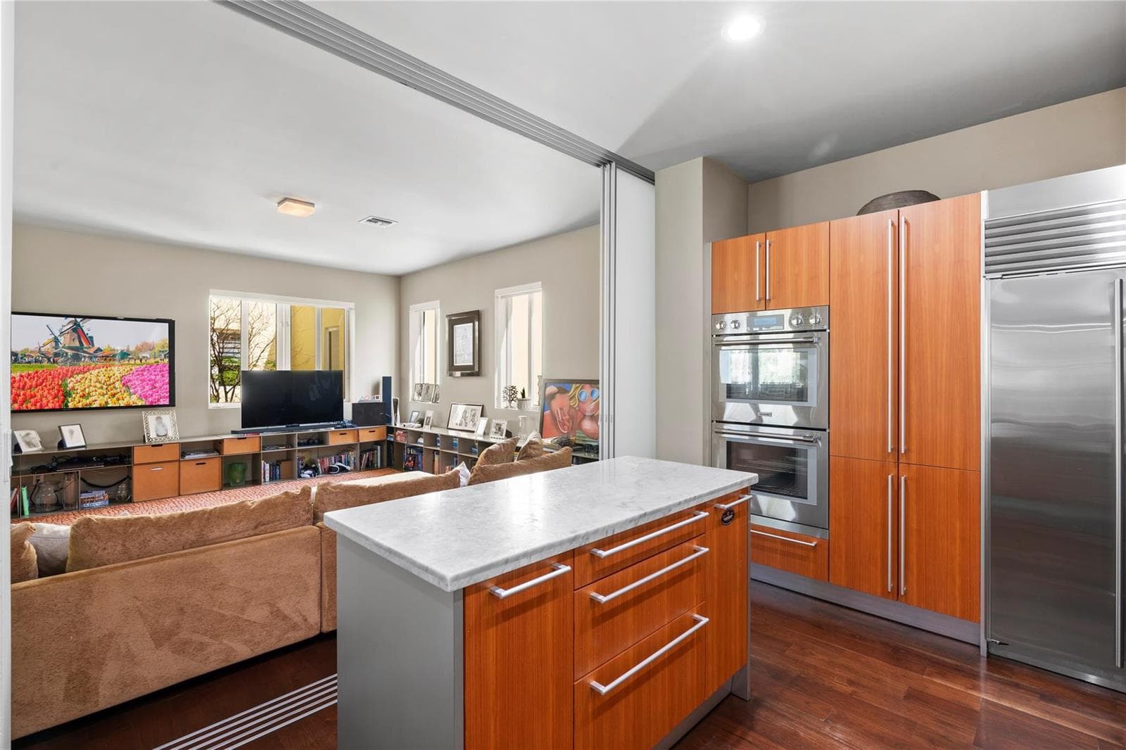 F10499919 — Miami Beach — 22