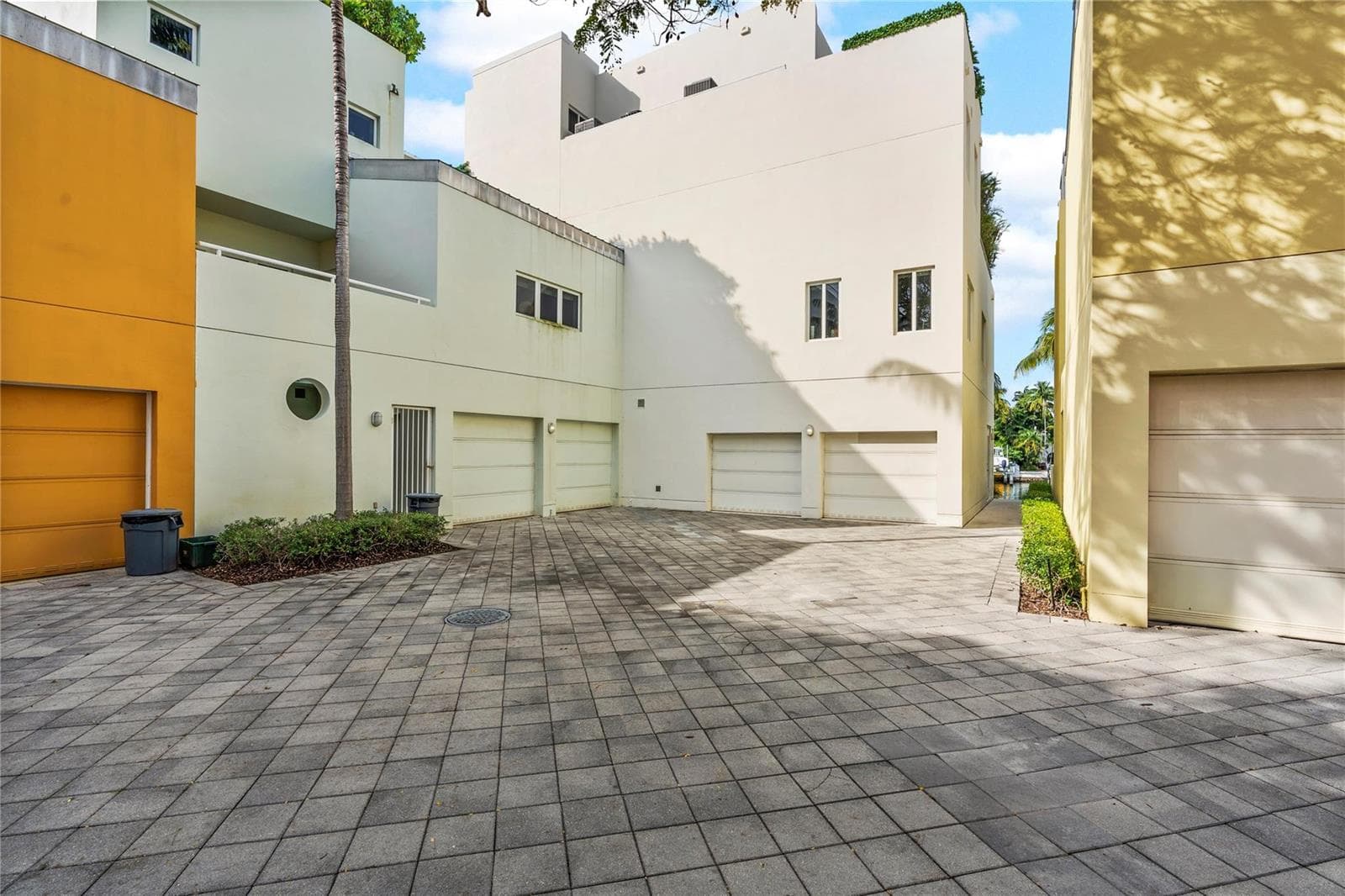 F10499919 — Miami Beach — 77