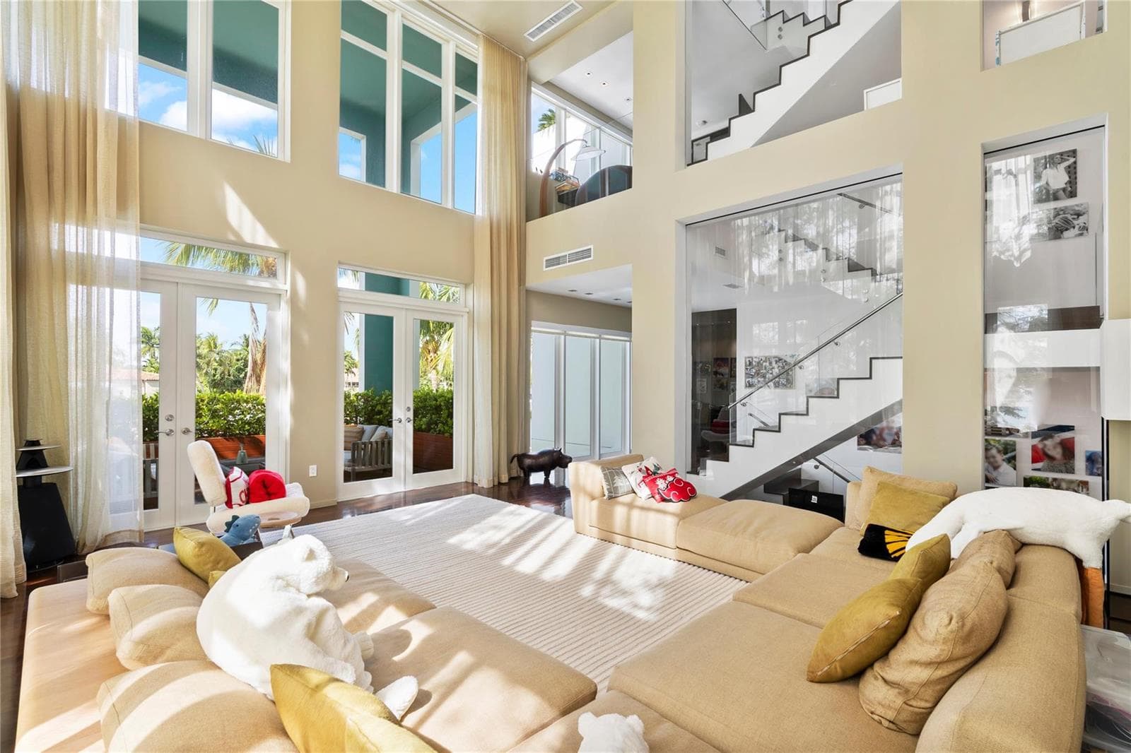 F10499919 — Miami Beach — 3