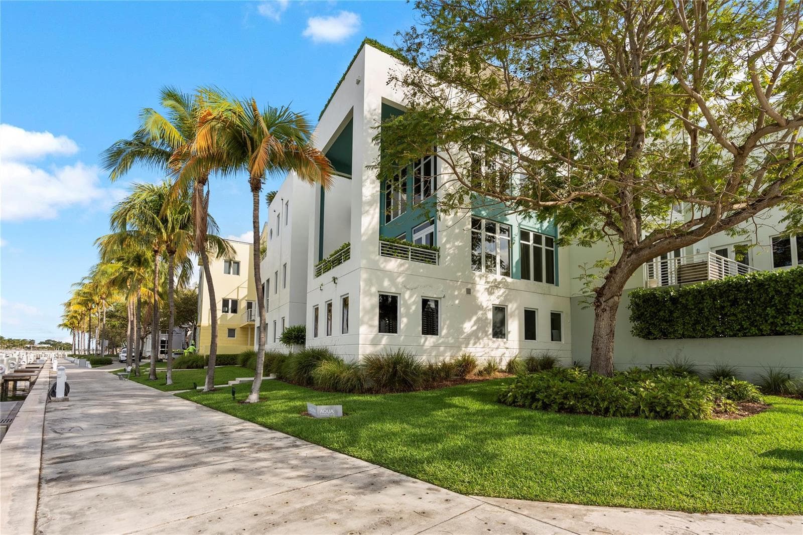 F10499919 — Miami Beach — 73