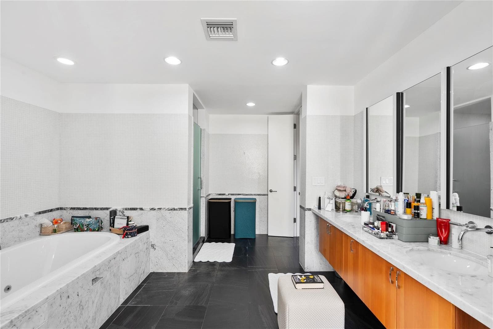 F10499919 — Miami Beach — 36