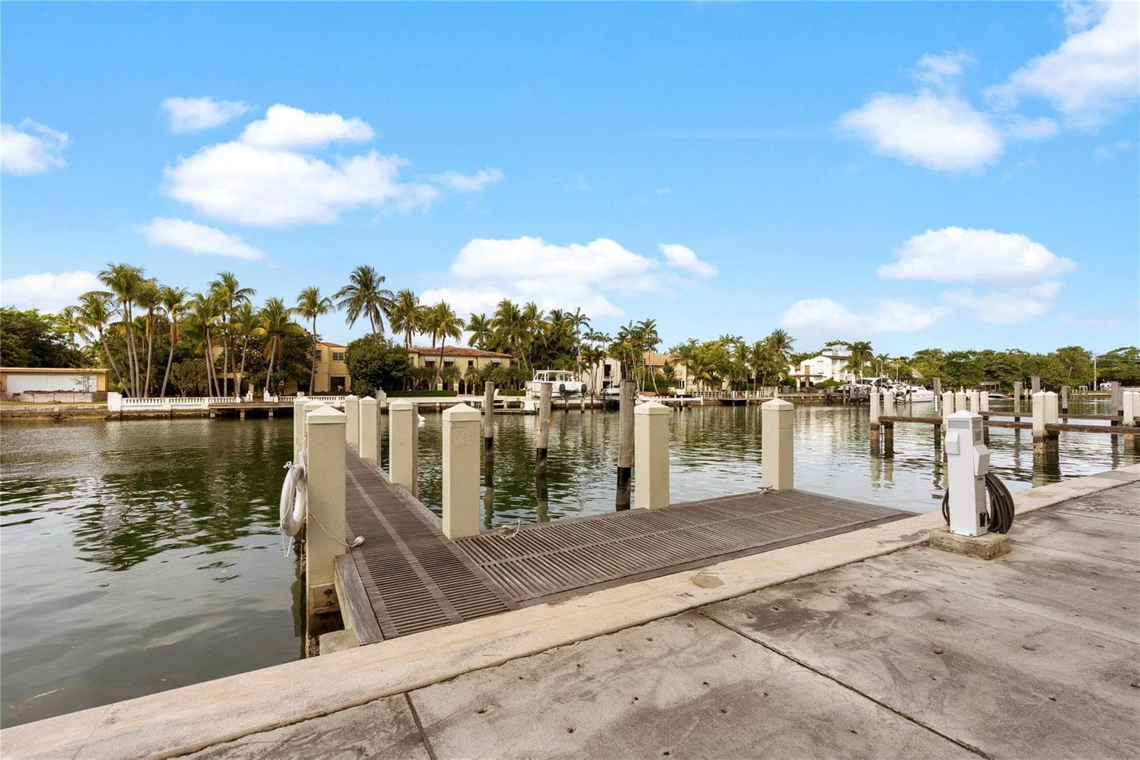F10499919 — Miami Beach — 75