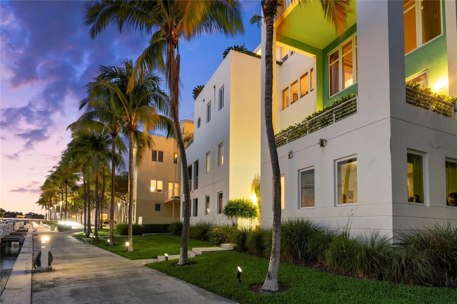 F10499919 — Miami Beach — 89
