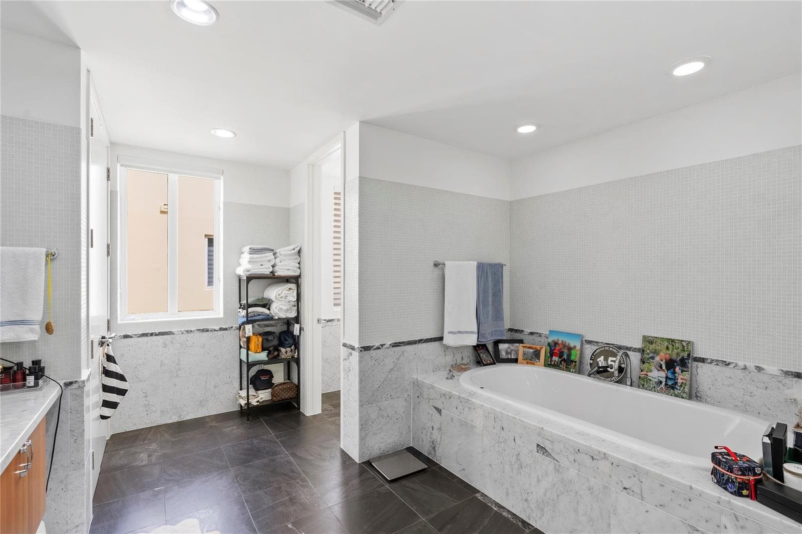 F10499919 — Miami Beach — 38
