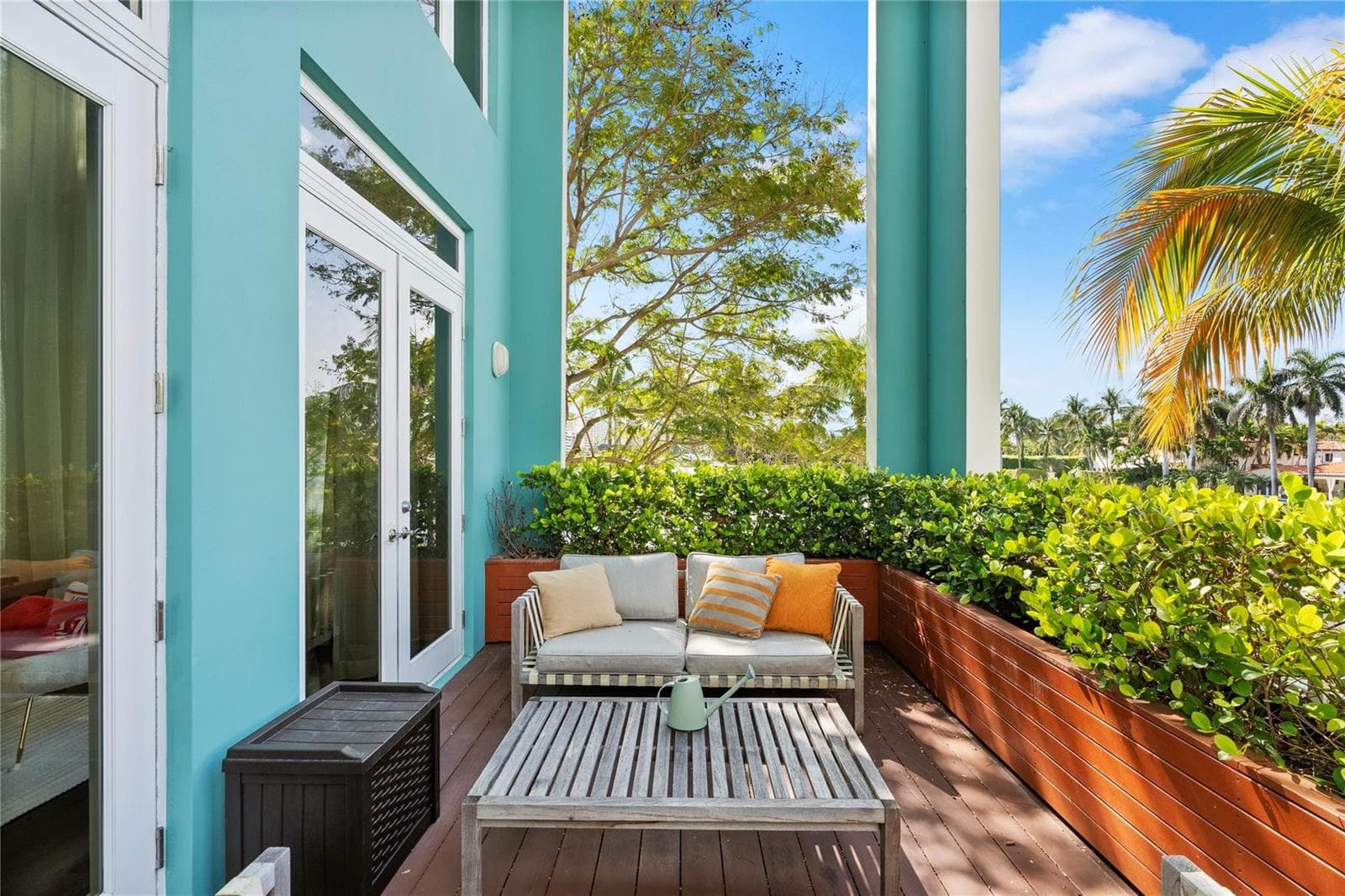 F10499919 — Miami Beach — 10