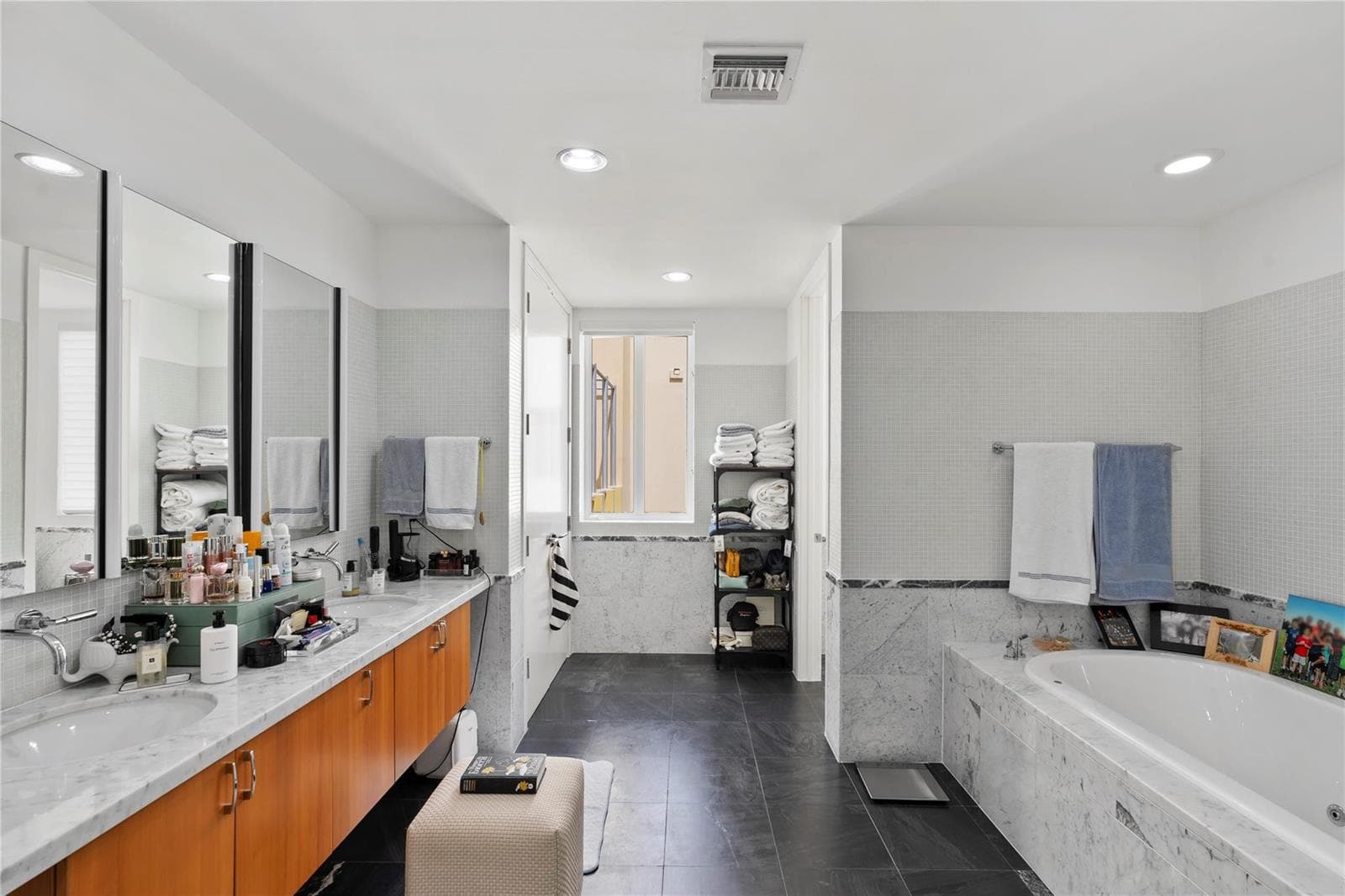 F10499919 — Miami Beach — 37