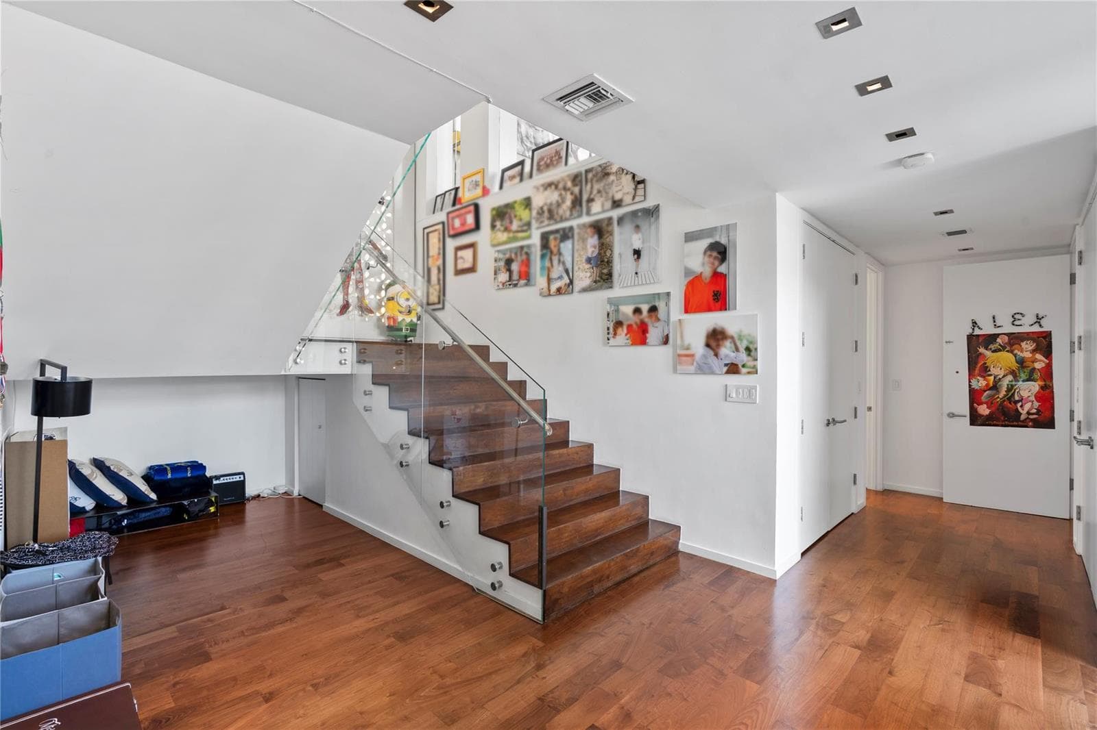 F10499919 — Miami Beach — 44