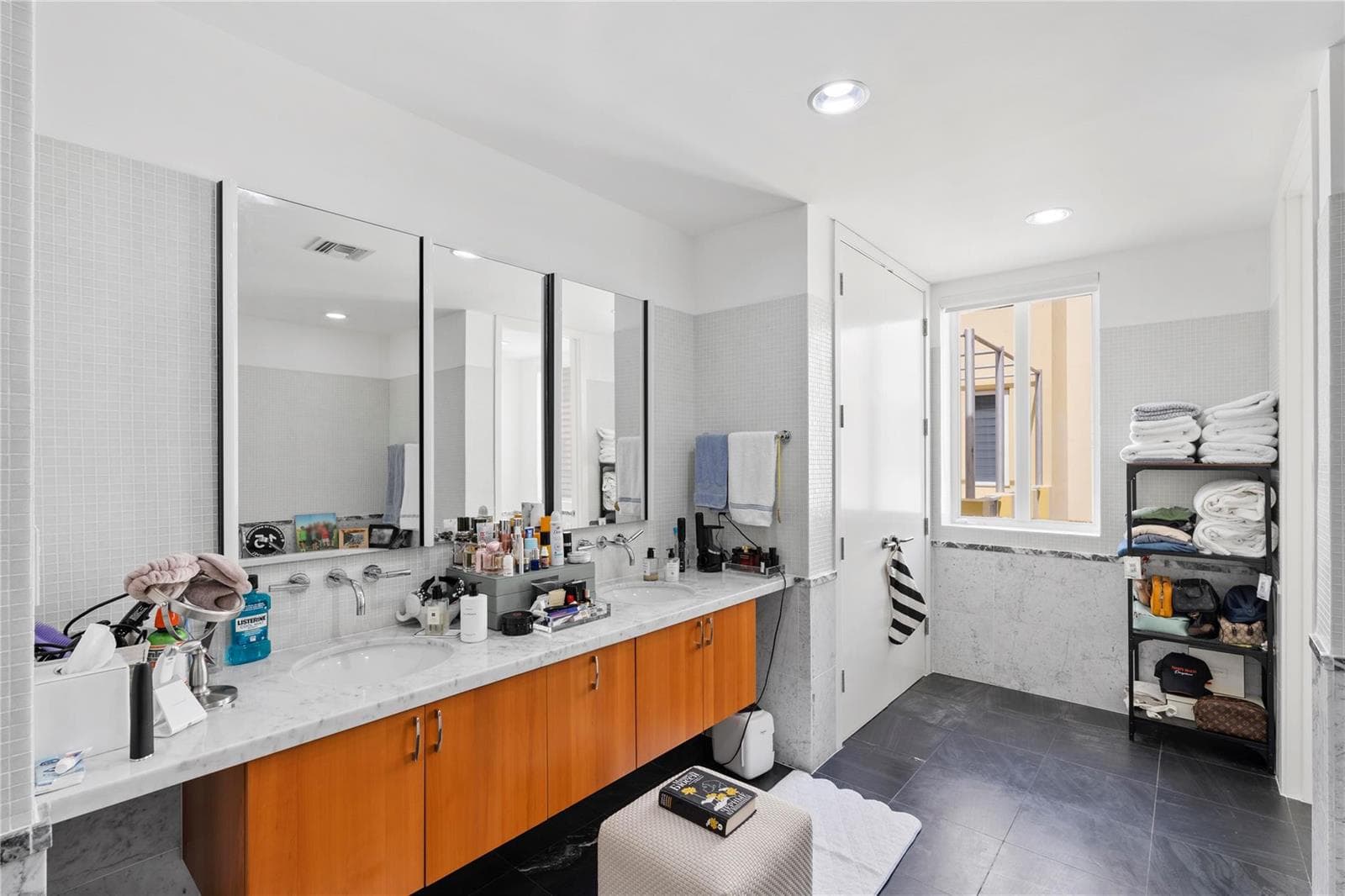 F10499919 — Miami Beach — 40