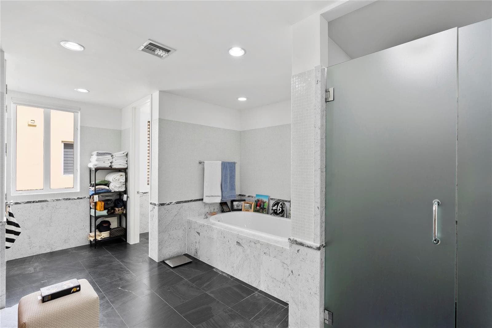 F10499919 — Miami Beach — 39