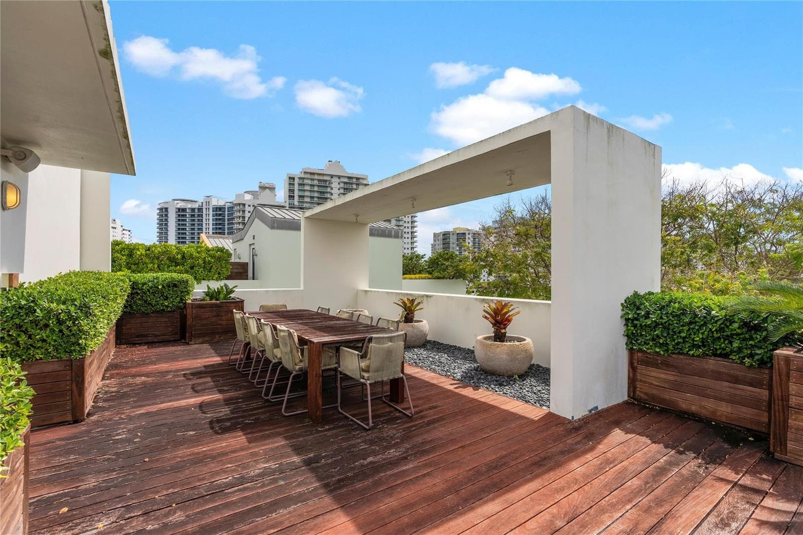 F10499919 — Miami Beach — 70