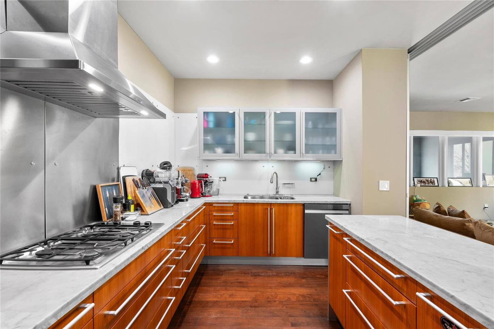 F10499919 — Miami Beach — 21