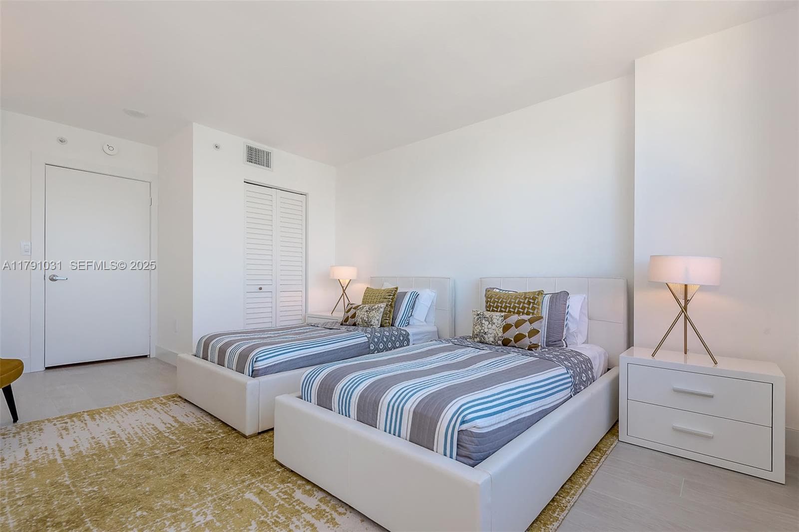 A11791031 — Miami Beach — 20