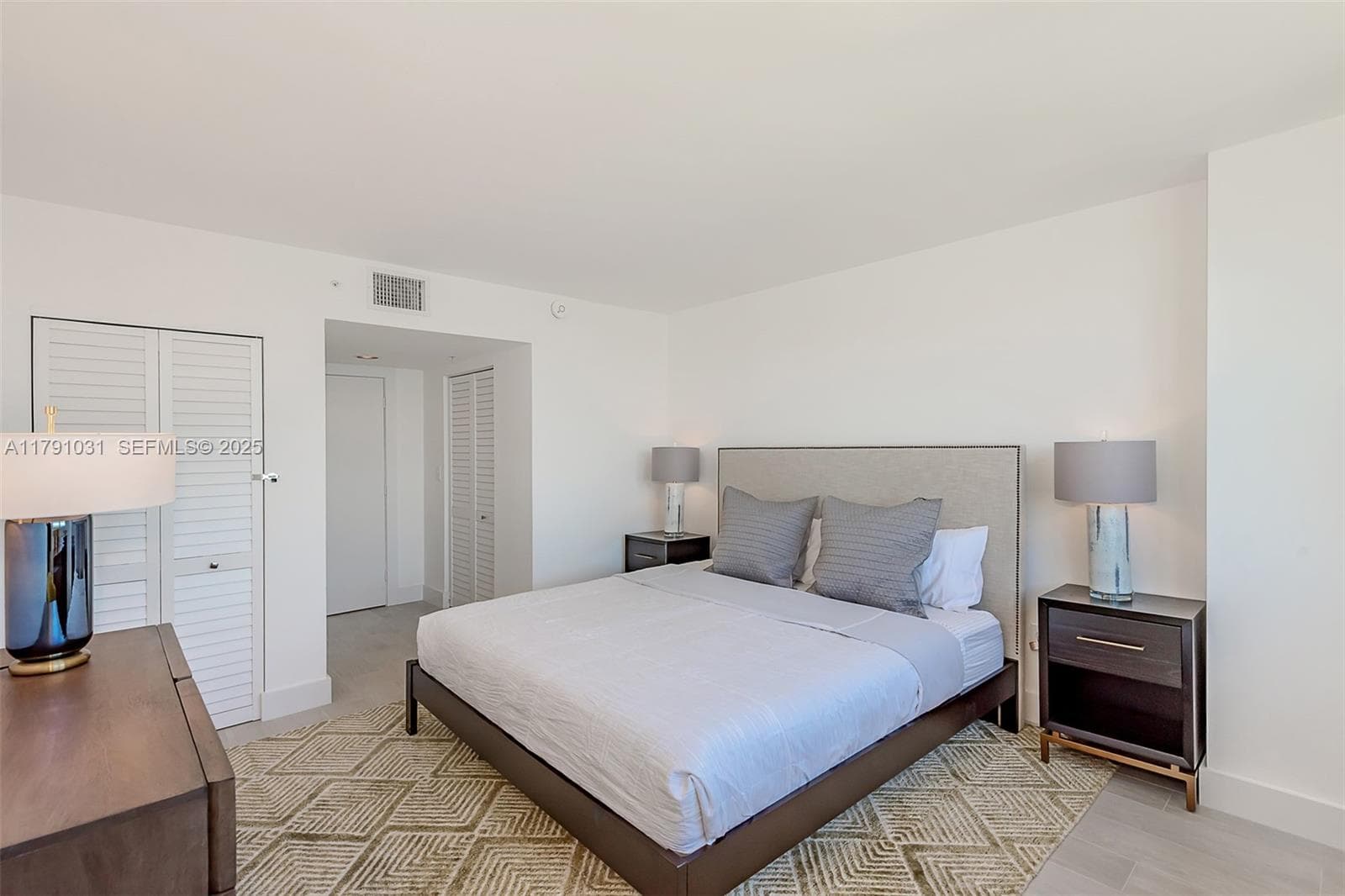 A11791031 — Miami Beach — 14