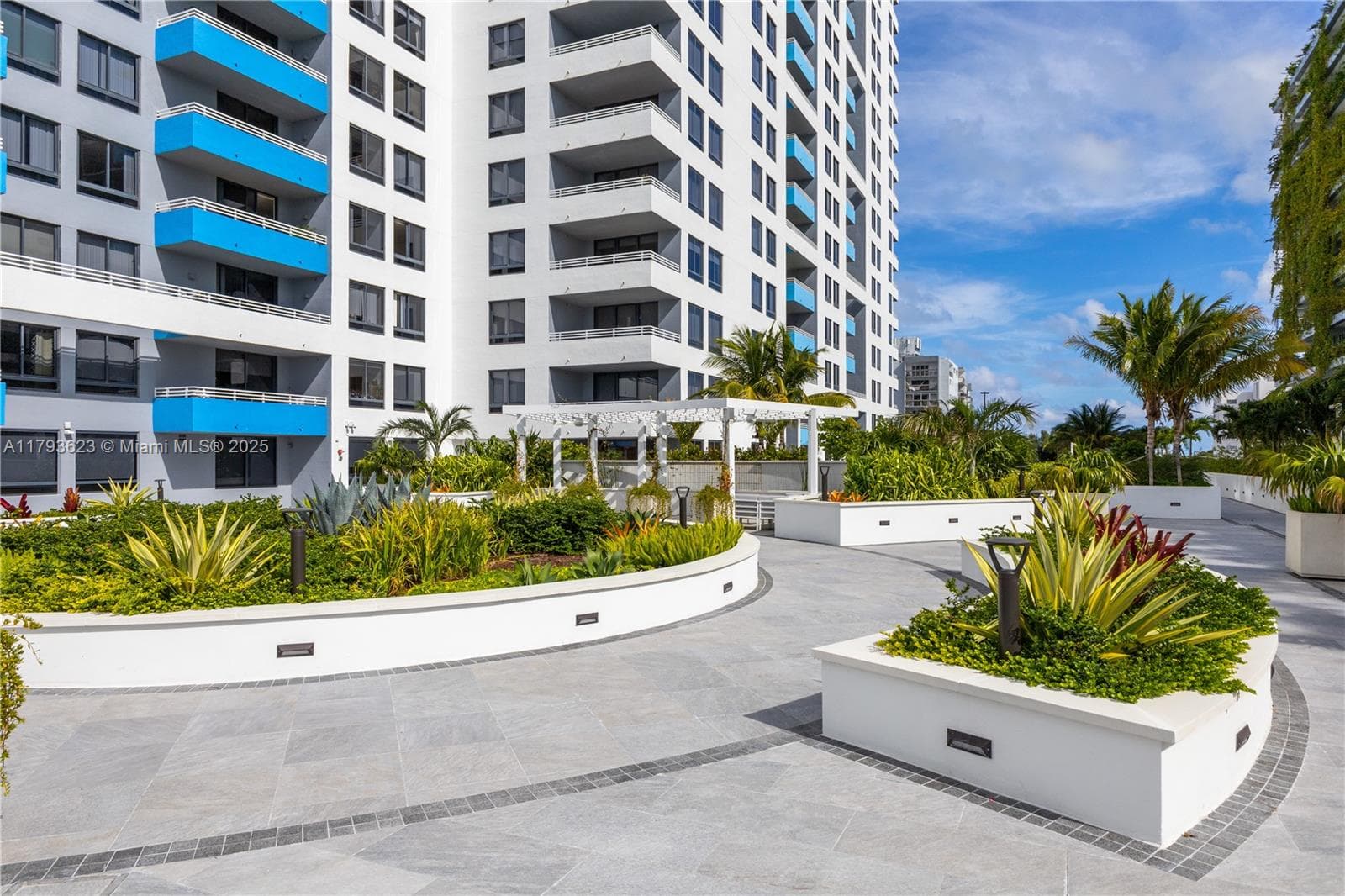 A11793623 — Miami Beach — 23