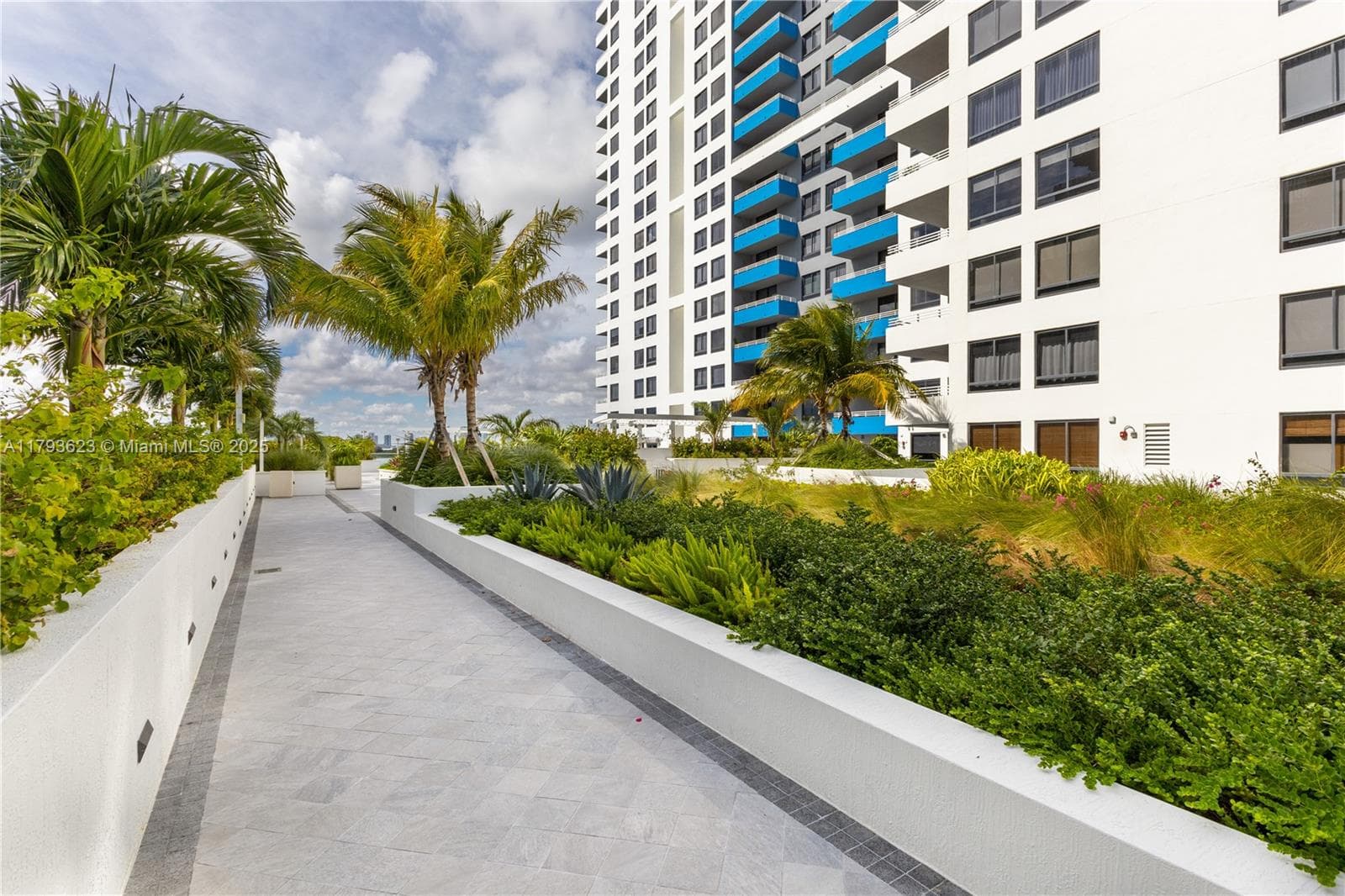 A11793623 — Miami Beach — 27