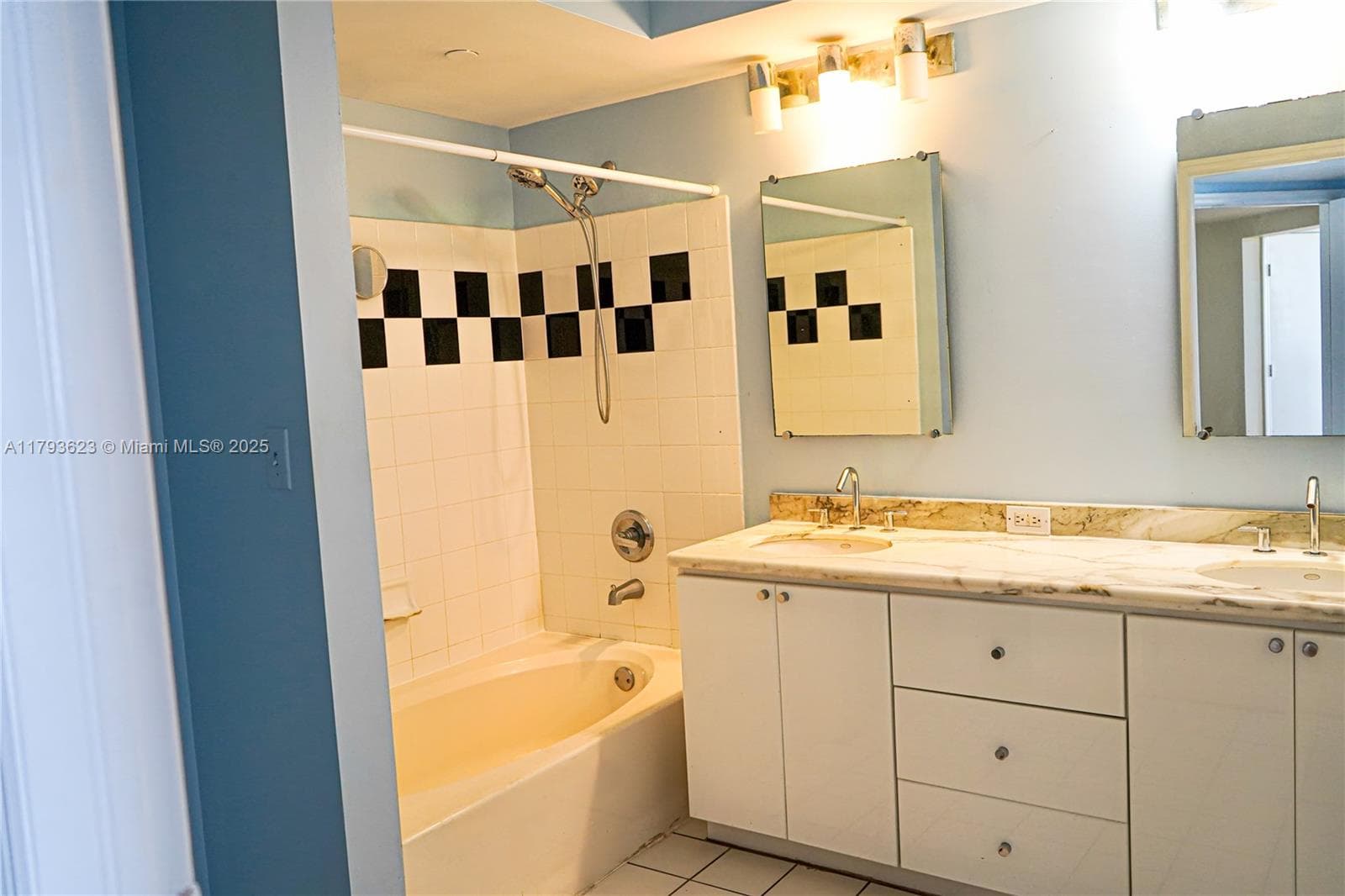 A11793623 — Miami Beach — 14