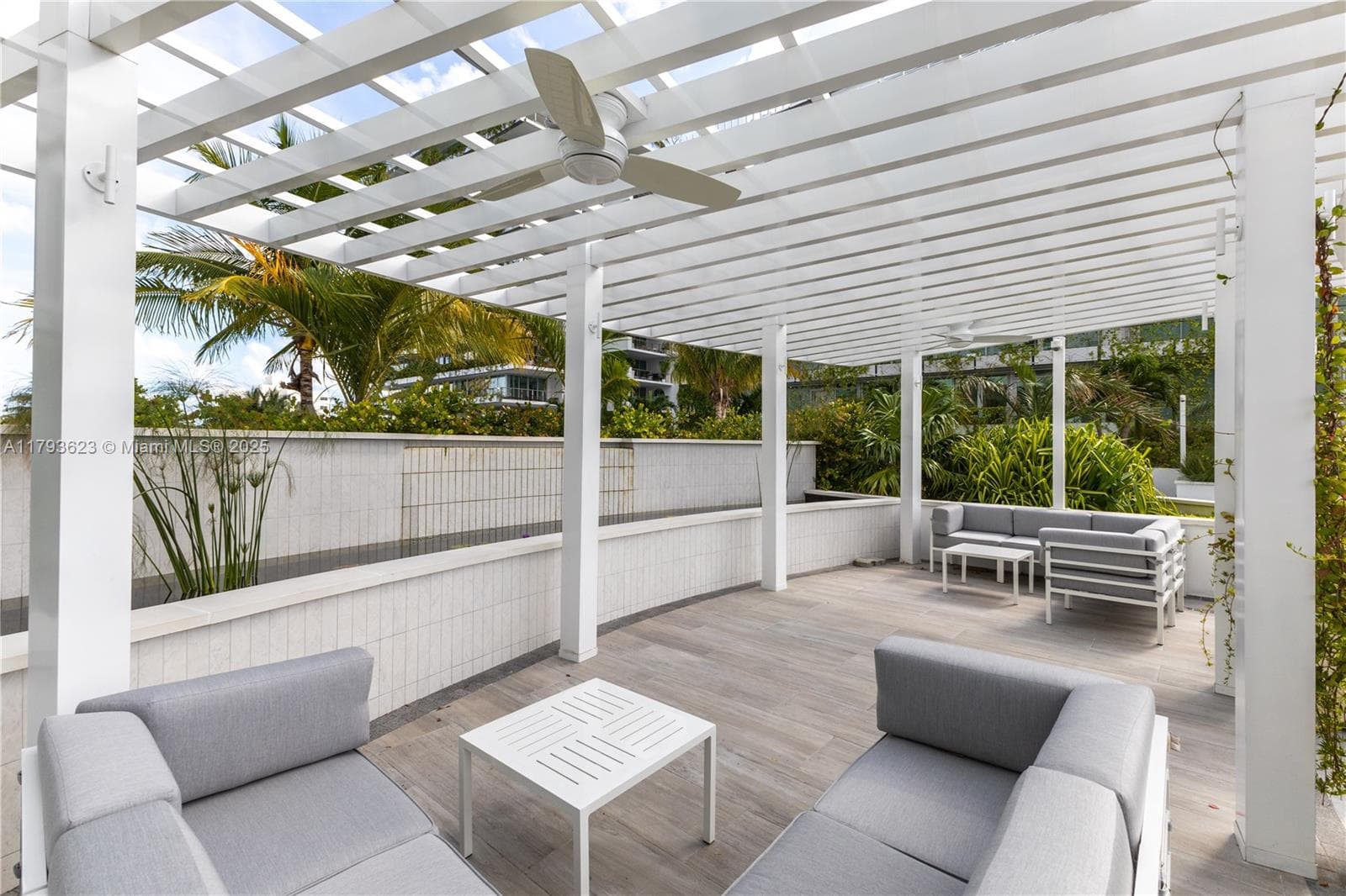 A11793623 — Miami Beach — 19