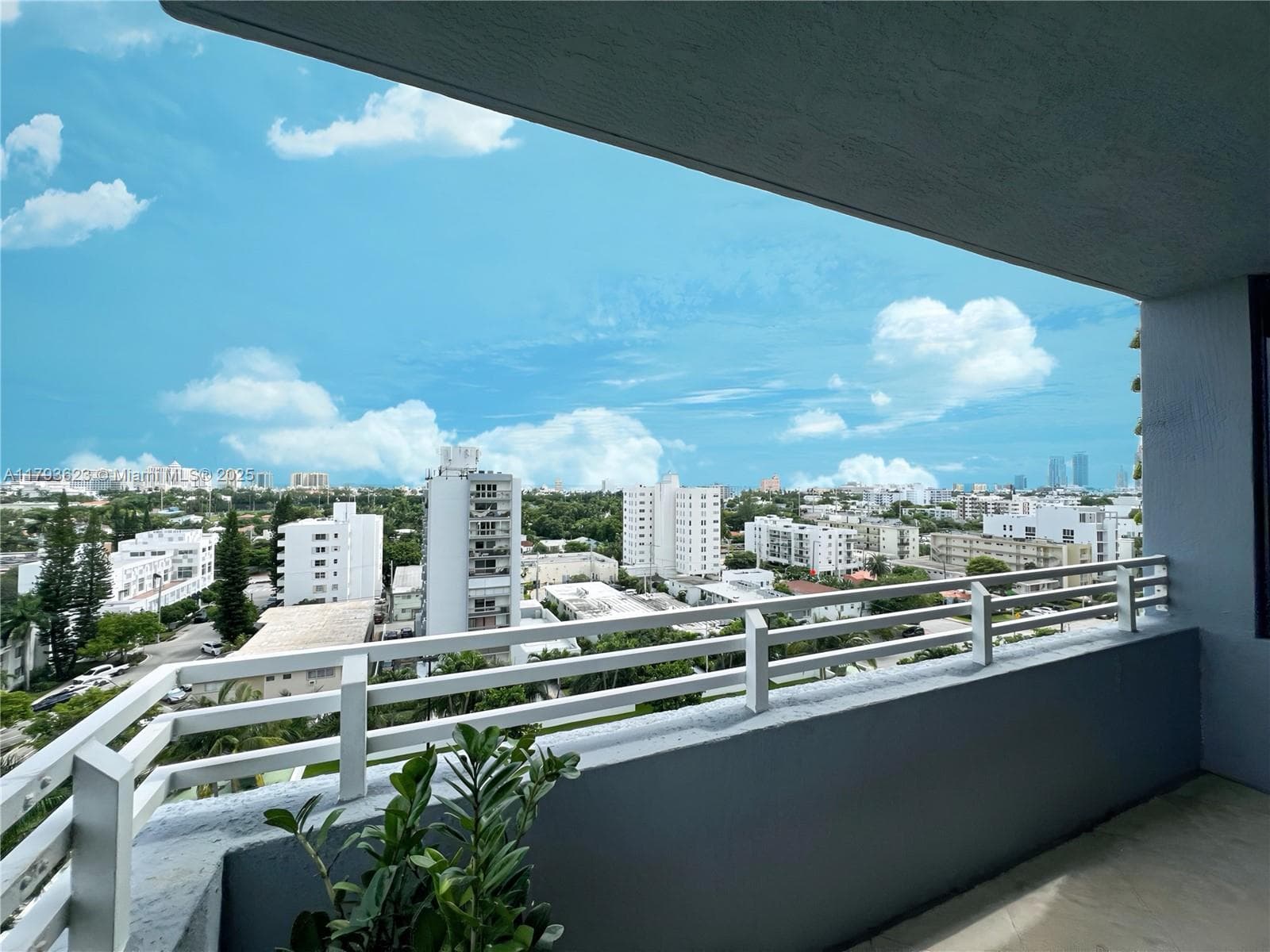 A11793623 — Miami Beach — 4