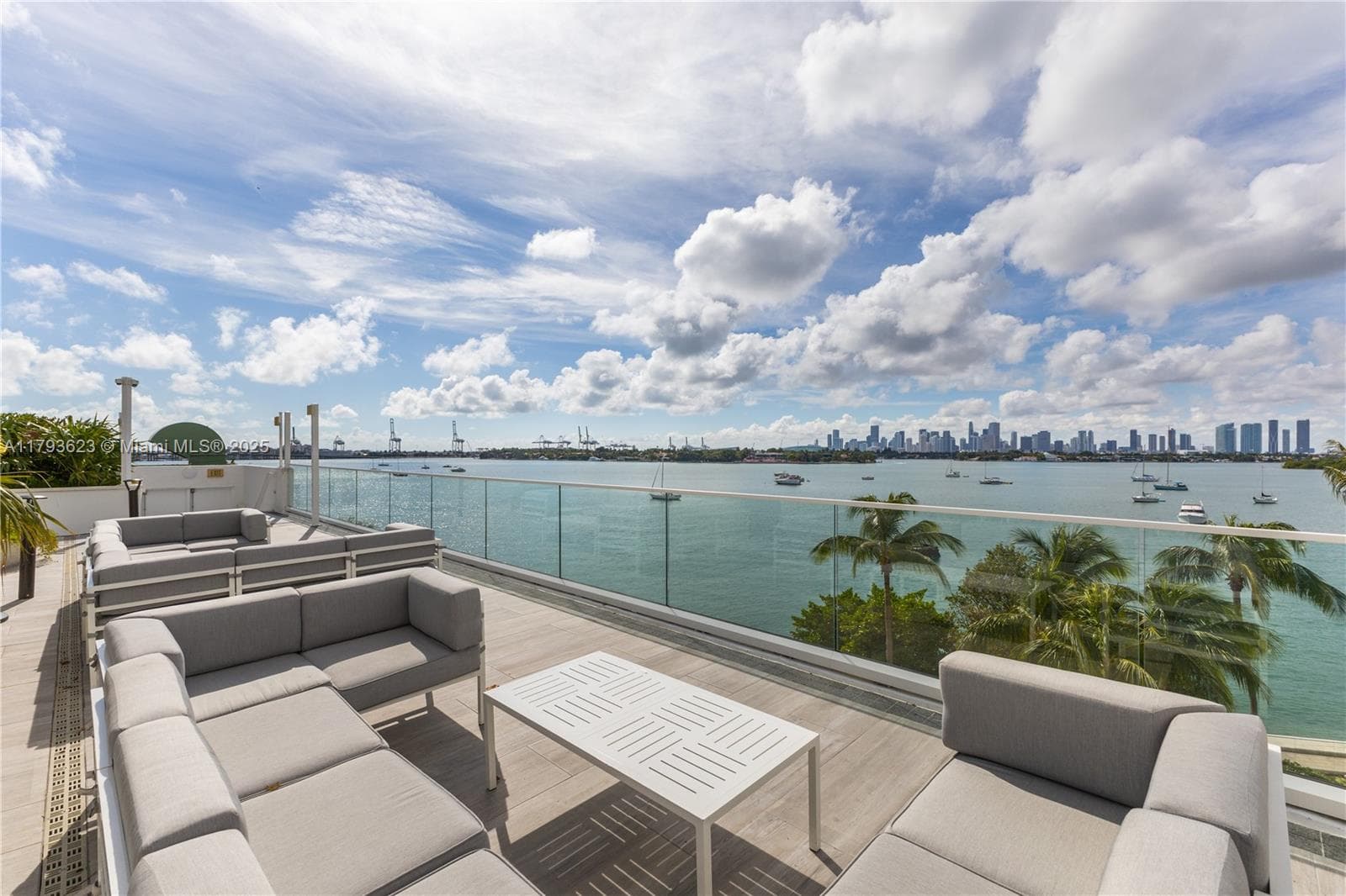 A11793623 — Miami Beach — 21