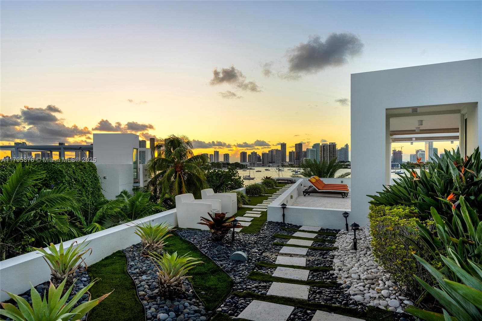 A11795876 — Miami Beach — 72