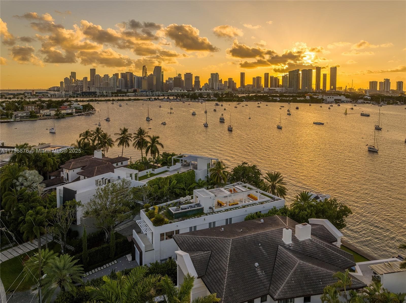 A11795876 — Miami Beach — 90